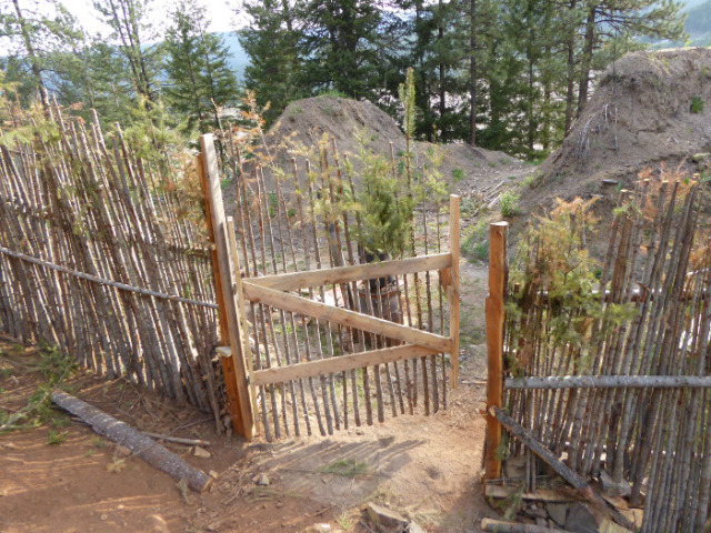 junkpole-fence-gate