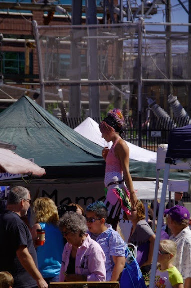 6.Victoria+McIntyre+stilt+walking+through+farmers+market+crowd+©william+munoz